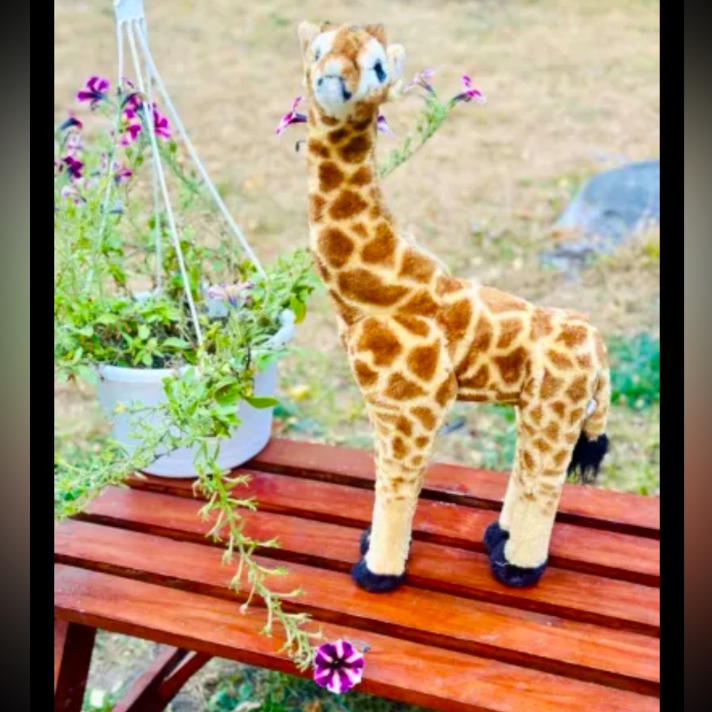 Vintage Toys R Us Life Like Giraffe Plush Stands Up On His Own from 2011